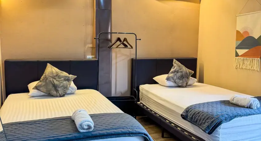 Twin Bed Room