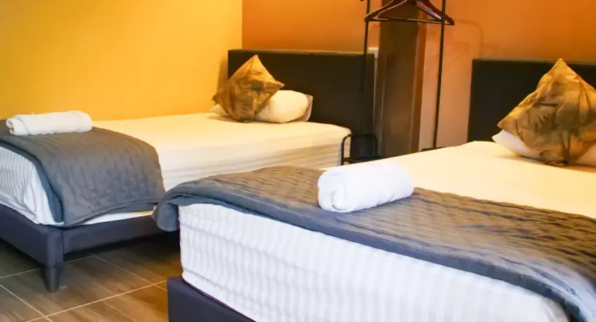 Twin Bed Room
