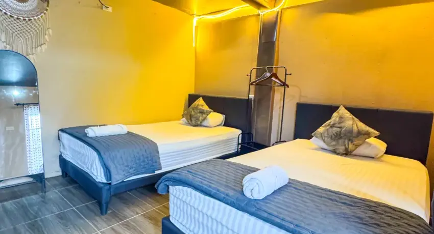 Twin Bed Room